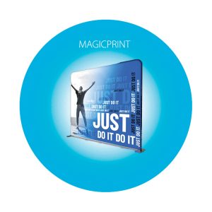 Mur droit tissu polyester personnalisé installé sur un stand d’exposition.