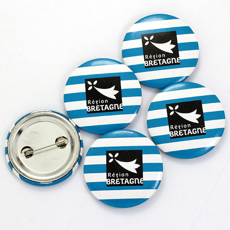 Exemple de badge rond personnalisé avec logo pour événement