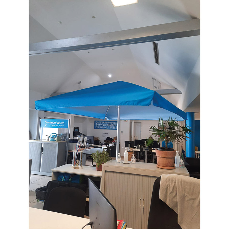 Parasol carré pubicitaire vert : 2,50 mètres