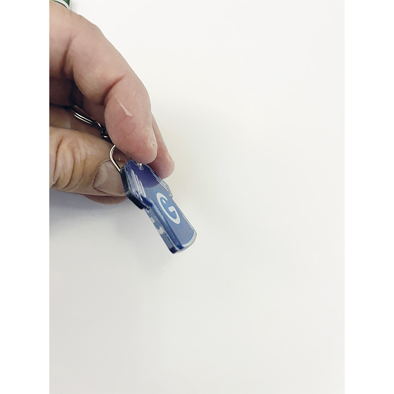 Porte clés acrylique (plastique transparent) - A la forme et personnalisé
